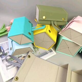 Boîte à lunettes,
Differente modele.
Unique chez Deluxe. 
N hesitez pas de passer vos commandes mes Deluxes.